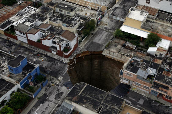 holes08 8 dos buracos mais impressionantes da superfície da Terra