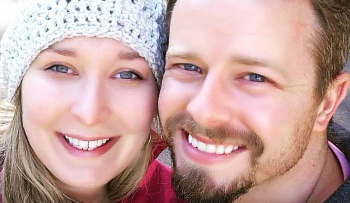 Um casal americano comprou uma estante com o fantasma de uma velha