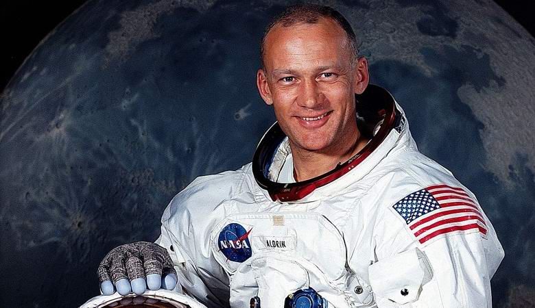 O astronauta americano Buzz Aldrin admitiu que as pessoas não foram à lua