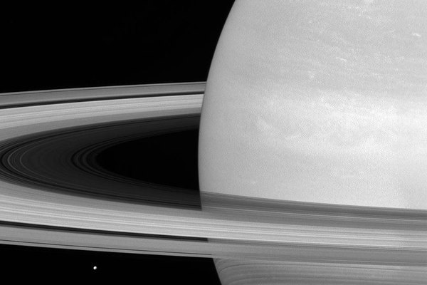 Os astrônomos aprenderam a determinar a idade dos anéis de Saturno 