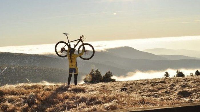 O britânico planeja percorrer a Terra de bicicleta em 80 dias