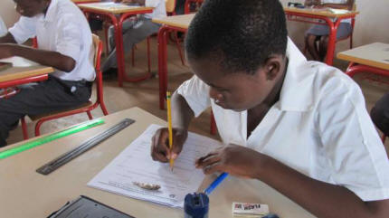 Quatro escolas no Zimbábue fecharam devido a ataques de duendes em crianças