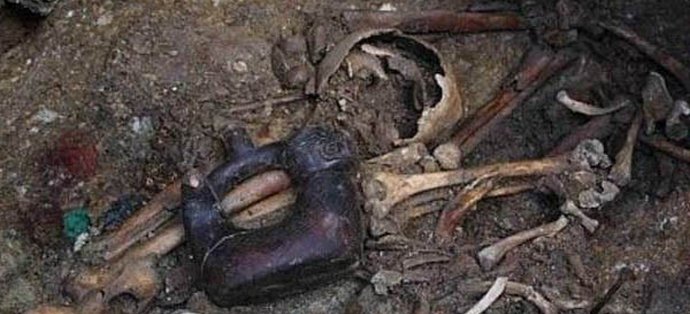 Antigo local de sepultamento de pessoas com crânios estendidos
