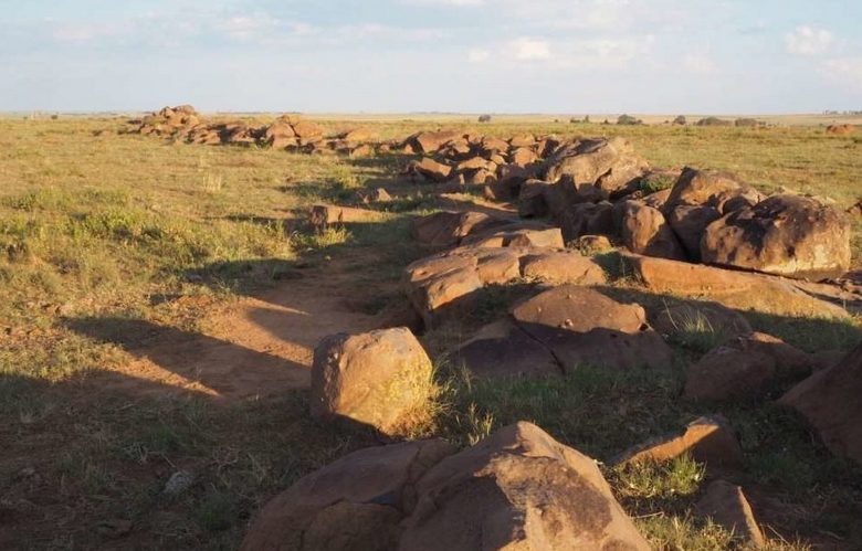 Petroglifos antigos descobertos na África do Sul