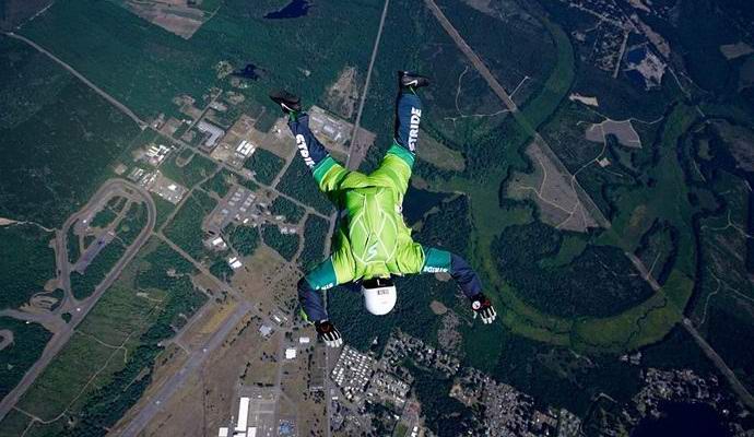 Extreme Siganul sem pára-quedas a uma altura de 7,6 quilômetros