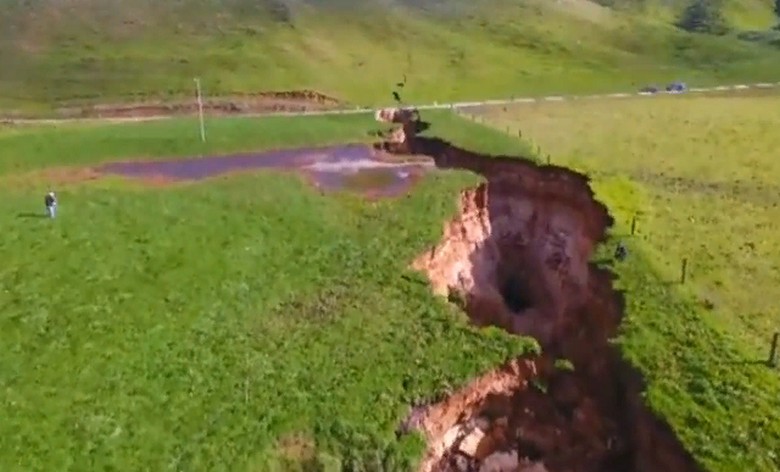 Outro lugar rachou a terra - agora na Nova Zelândia