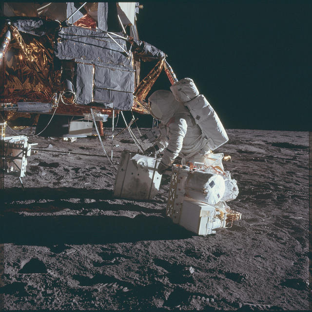 Fotos da lua e expedições lunares no programa