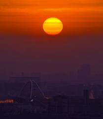 Um ponto gigante ao sol é visível a olho nu