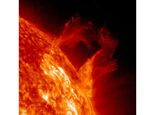 A graciosa erupção ao sol foi capturada pela sonda da NASA