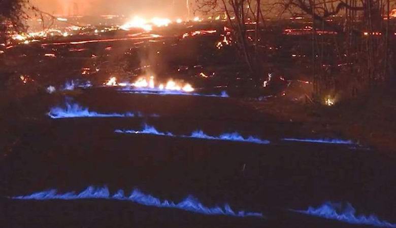 Um misterioso fogo azul irrompe do solo no Havaí