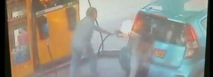 Uma mulher israelense incendiou o carro de outra pessoa por se recusar a tratá-la com um cigarro
