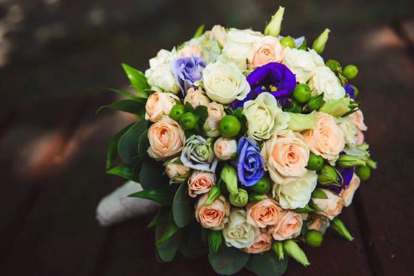 por que sonhar em pegar um buquê de noiva em um casamento 