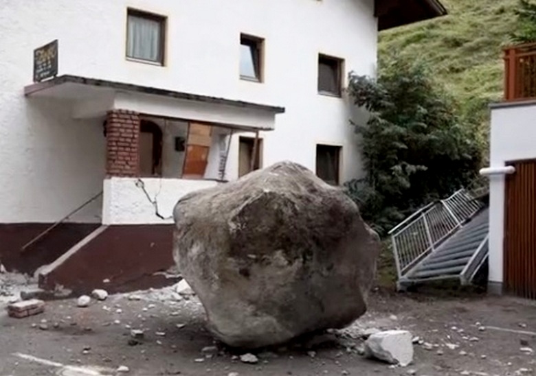 Um bloco de pedra de 20 toneladas quase esmagou uma casa na Áustria