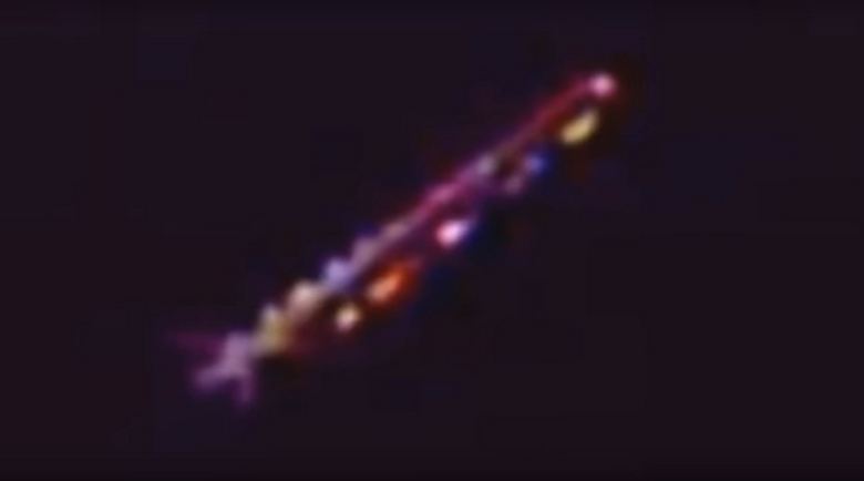 A câmera da ISS novamente capturou um enorme OVNI em suas lentes