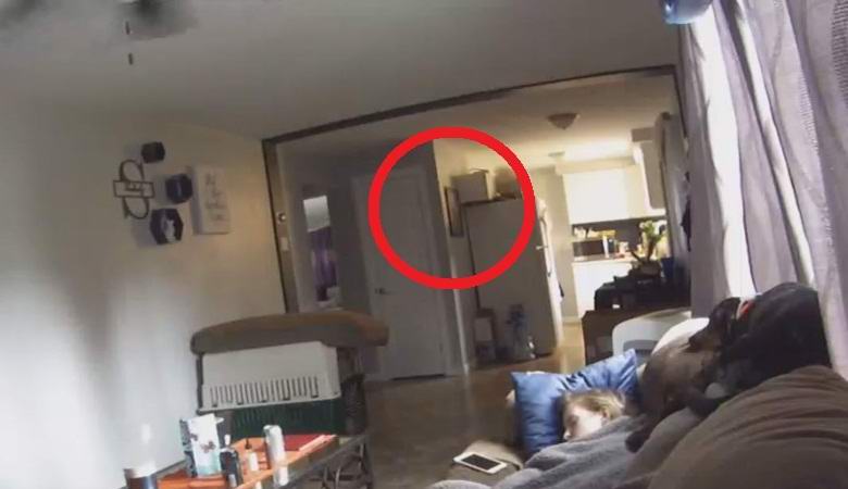 A câmera de vigilância registrou atividade sobrenatural em casa