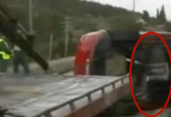A câmera capturou o fantasma do falecido em um acidente de carro?