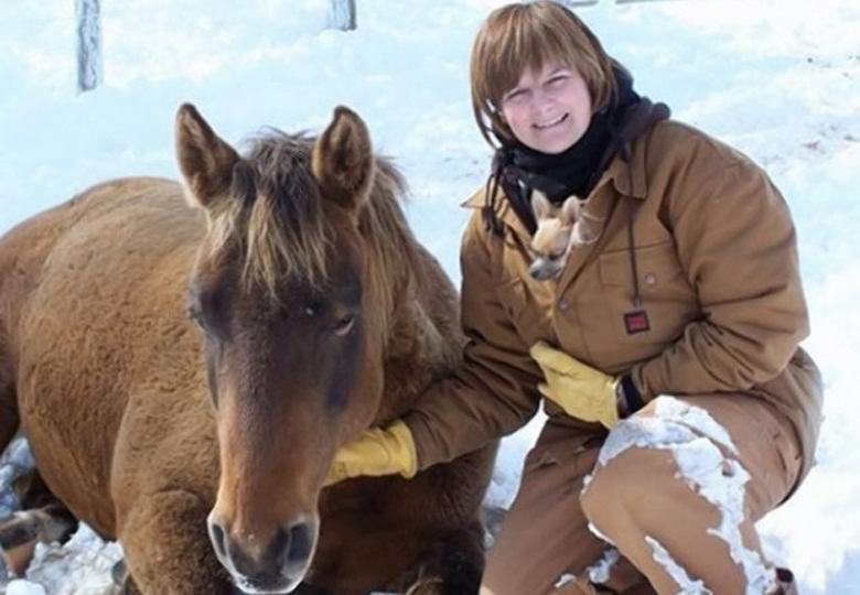 Um canadense caiu de um cavalo e falou com um sotaque ancestral.