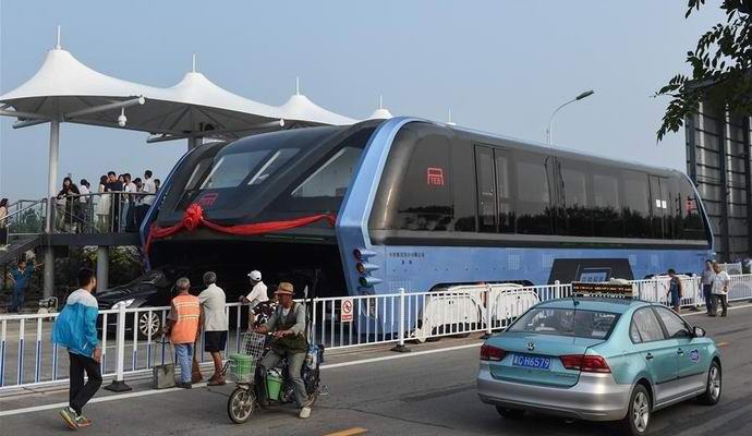 Os chineses testaram o primeiro ônibus do portal