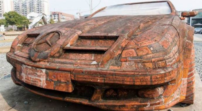 Artista chinês construiu um tijolo Mercedes