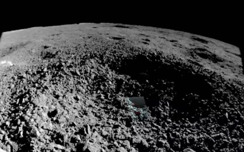 O veículo espacial lunar chinês tirou novas fotos de uma substância obscura do outro lado da lua.