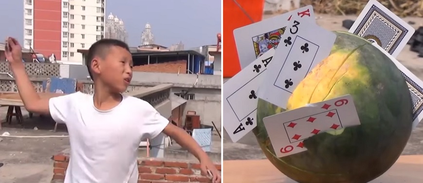 Um garoto chinês transformou um baralho de cartas em uma arma perigosa