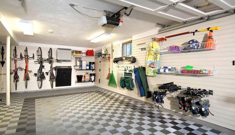 Alguém à noite começou a limpar a garagem do britânico, que se assustou e montou uma câmera de vigilância