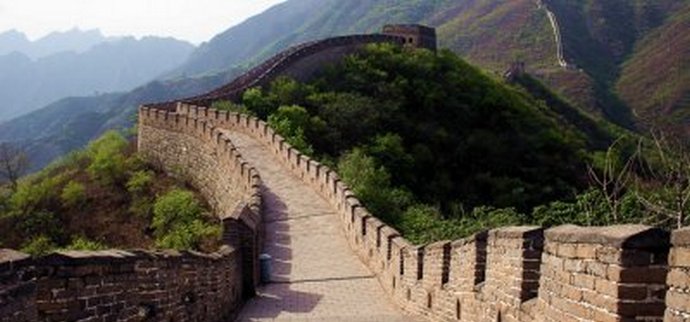 Quem construiu e agora desmonta a Grande Muralha da China