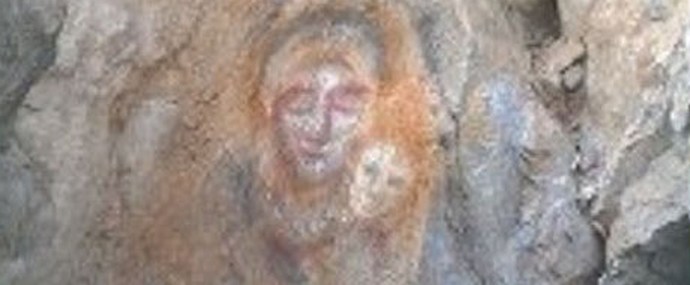 O rosto de Nossa Senhora apareceu em uma pedra