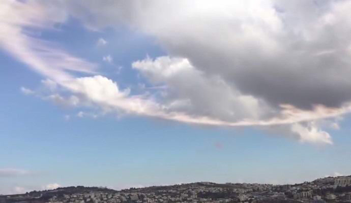 Nuvens místicas e sons celestiais em Jerusalém