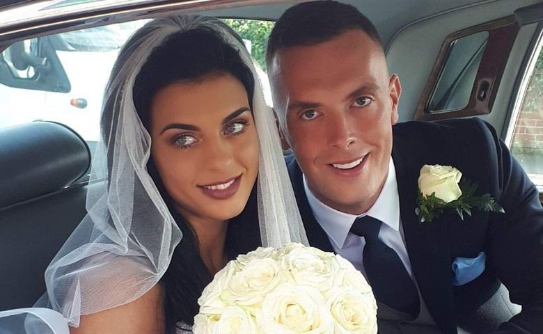 Os noivos se sentiram desconfortáveis ​​quando viram fantasmas no casamento