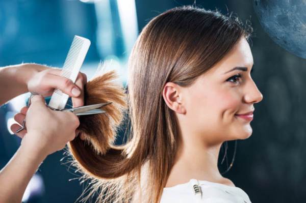 é possível cortar cabelo à noite 