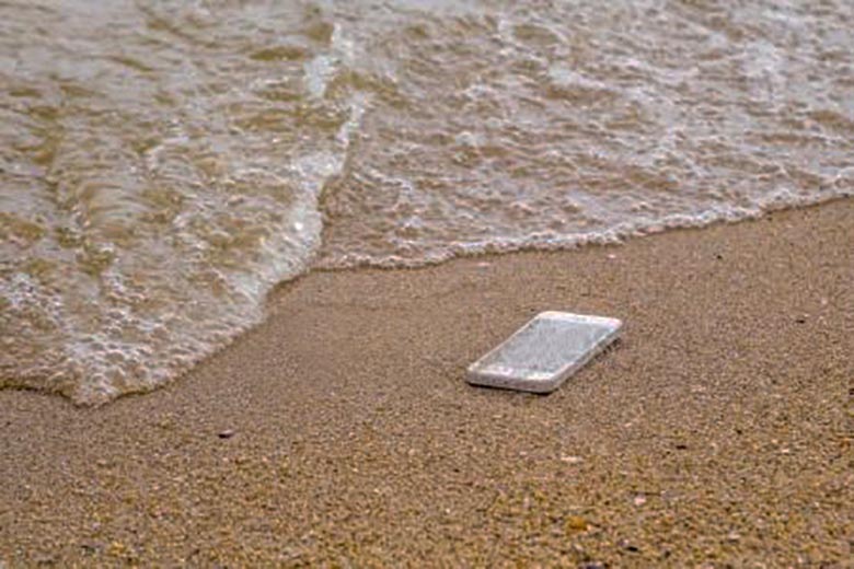 Um homem mostrou como as pessoas desaparecem na praia