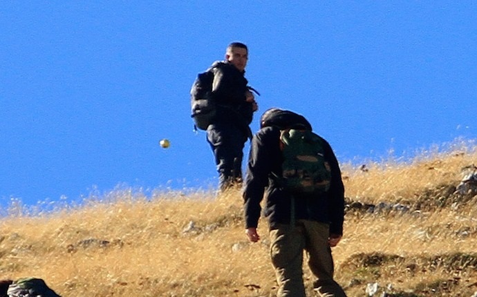 Em uma montanha no Kosovo, um OVNI esférico foi fotografado