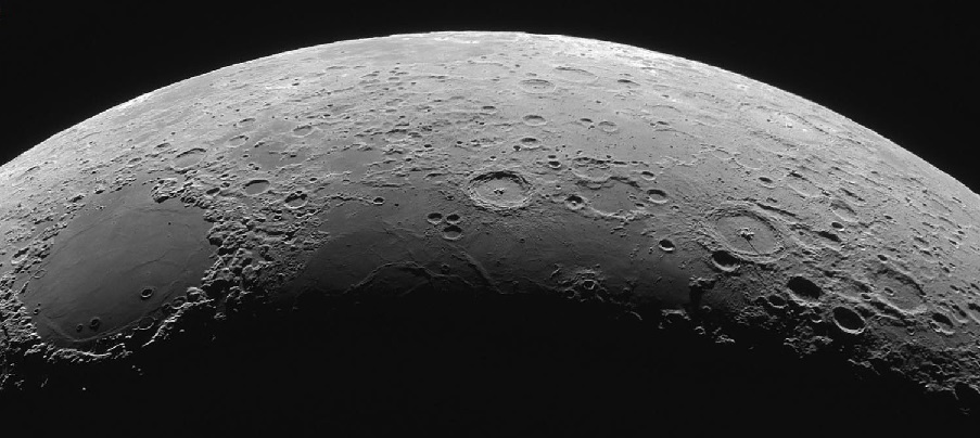 Um misterioso objeto quadrado foi descoberto na lua