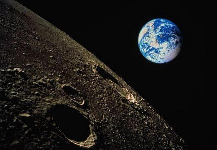 Na foto lunar da NASA, o famoso ufólogo encontrou uma pirâmide