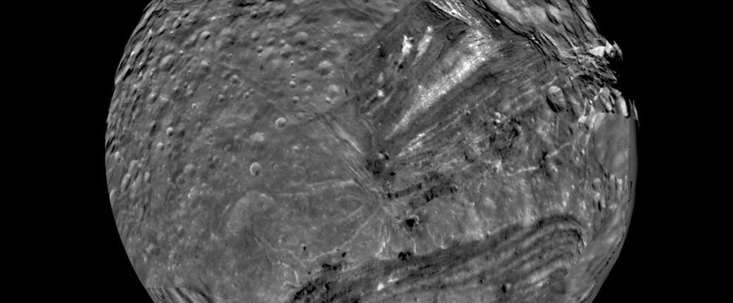 A NASA publicou uma foto do satélite Urano após o processamento final 