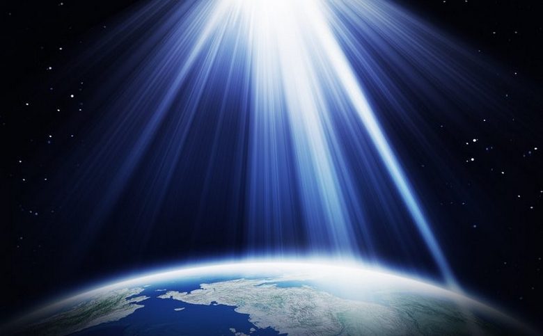 A NASA interrompeu a transmissão da ISS devido ao aparecimento de raios de luz não identificados