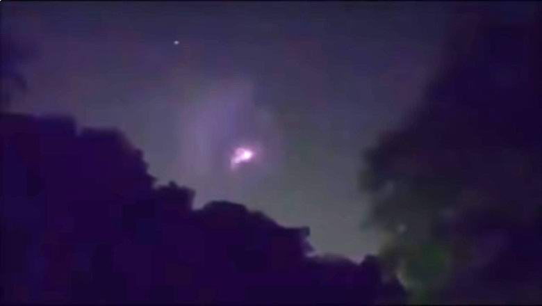 Um brilho pulsante incompreensível durante a noite em Nova Jersey