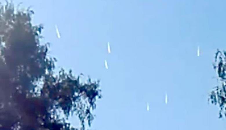 Vários OVNIs brancos verticais no céu acima do Chile pareciam cair lentamente