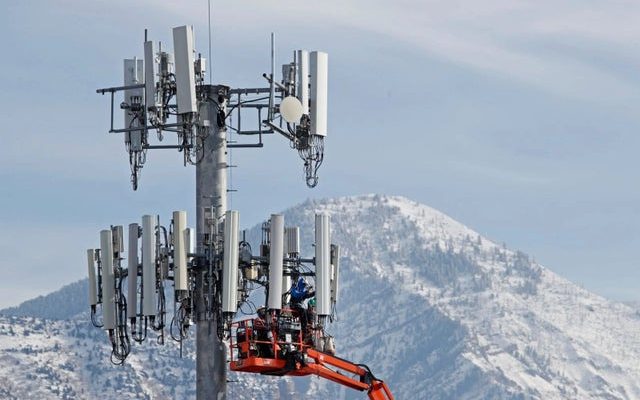 Não, a radiação 5G não espalha o coronavírus.  Aqui está o que os cientistas dizem 