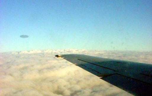 UFOs salvam aviões