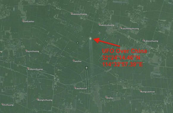 OVNI escoltado por duas aeronaves sobre a China