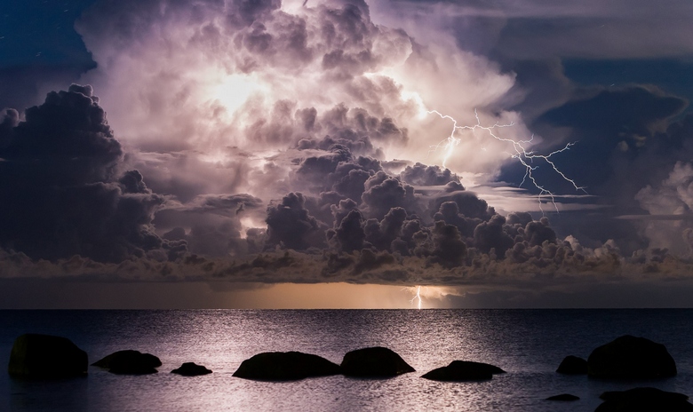 OVNI voou durante uma tempestade do mar Báltico