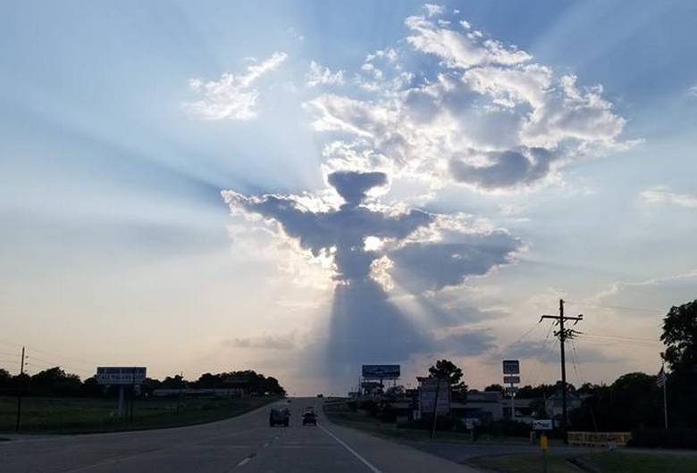 Uma nuvem de anjo espalhada sobre o Texas