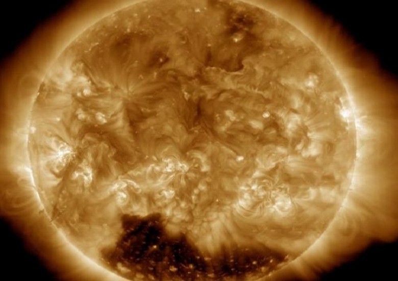 Planetologistas preocupados: um buraco gigante apareceu no sol
