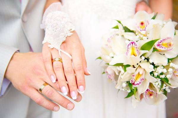 é possível remover os presságios da aliança de casamento 