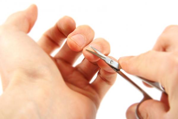 porque você não pode cortar suas unhas à noite 