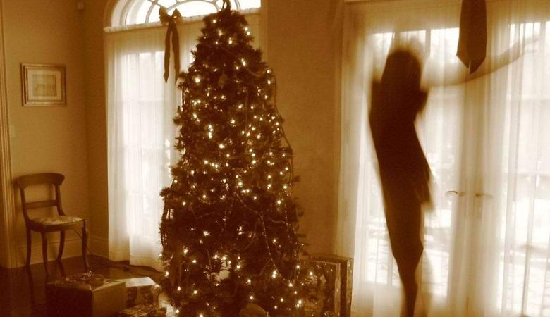 Fantasma capturado em vídeo durante a celebração do Natal