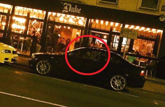 O fantasma aparece fora do carro