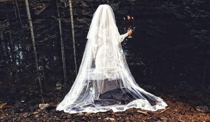 O fantasma da noiva na estrada assustou motoristas perto de Moscou